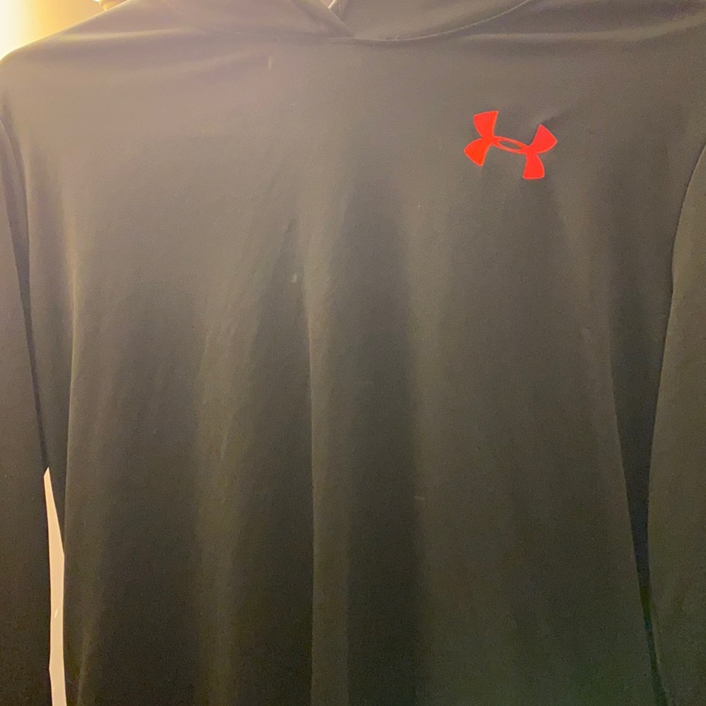 Women’s under armour longsleeve shirt with hood